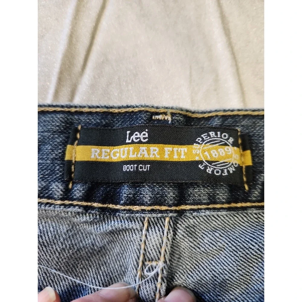 Lee Men's Jeans 42x29 Short  Bootcut Blue  EUC 2020302